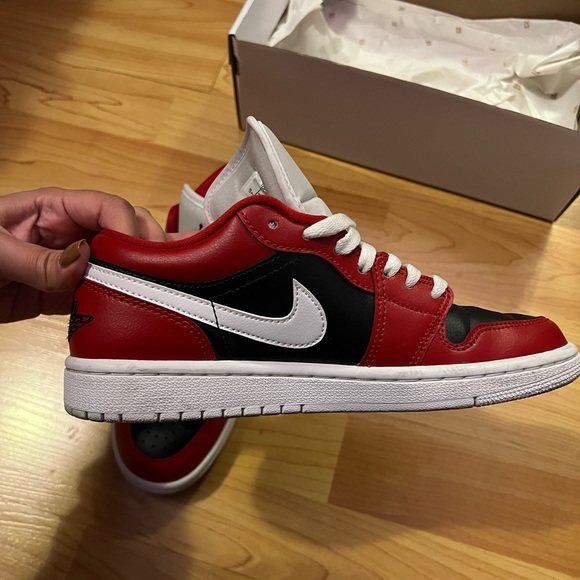 Women’s Air Jordan 1 Low - Picture 7 of 10